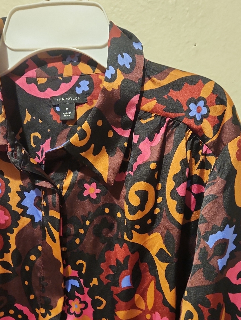 ❤️ ANN TAYLOR SATIN PAISLEY BUTTON DOWN TOP / BLOUSE, MEDIUM - Picture 4 of 11